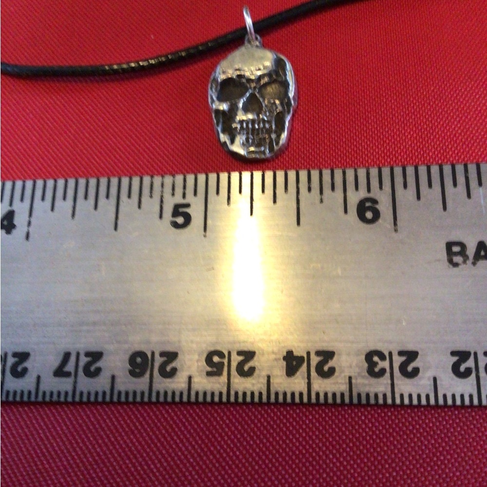 Sterling silver skull pendant - Picture 3 of 3